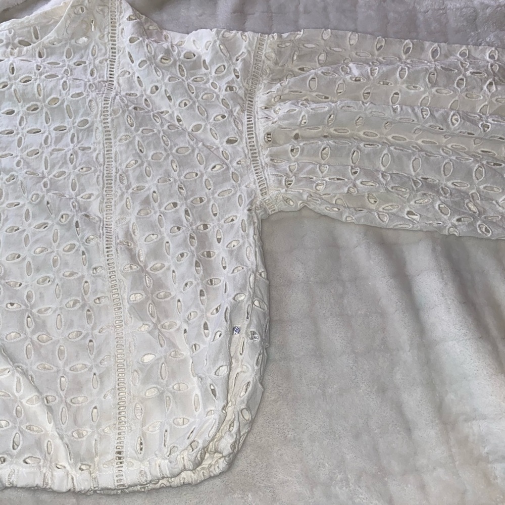 Cute white Forever 21 Top!